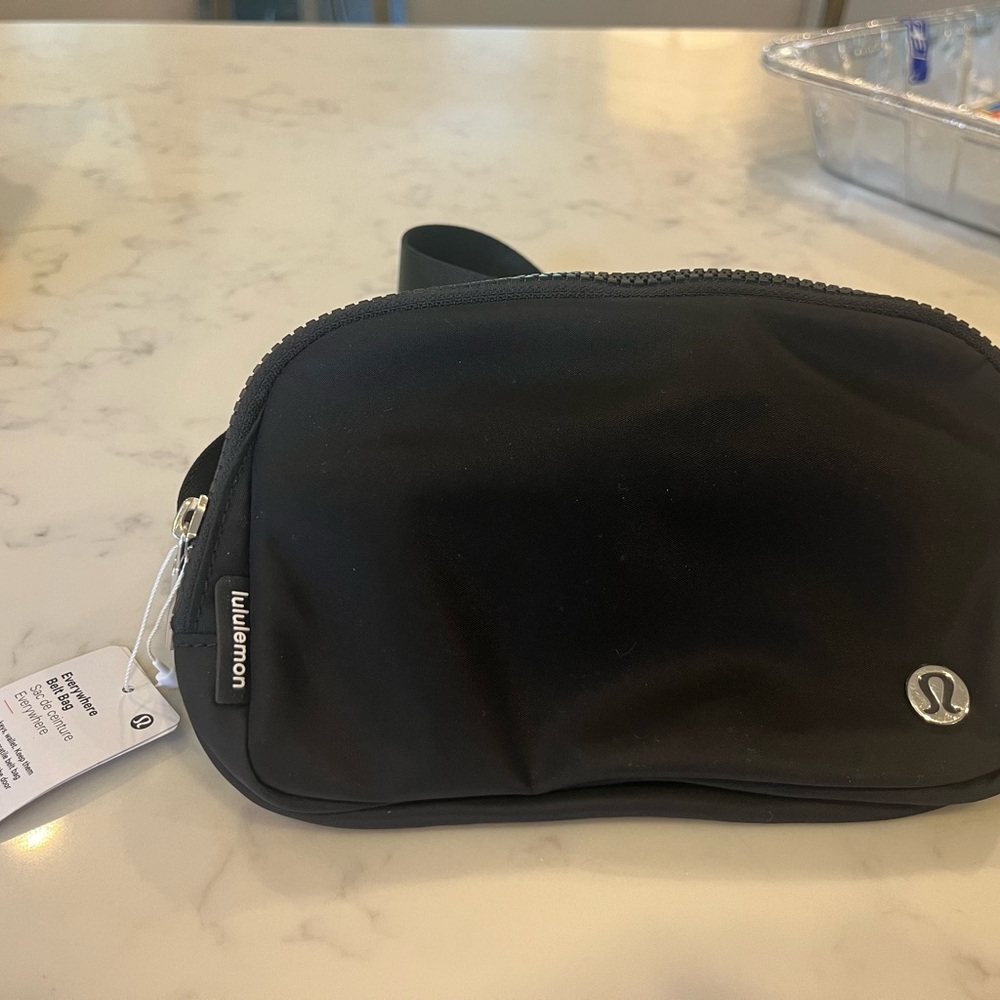 New with tags! Lululemon “Everywhere Belt Bag”